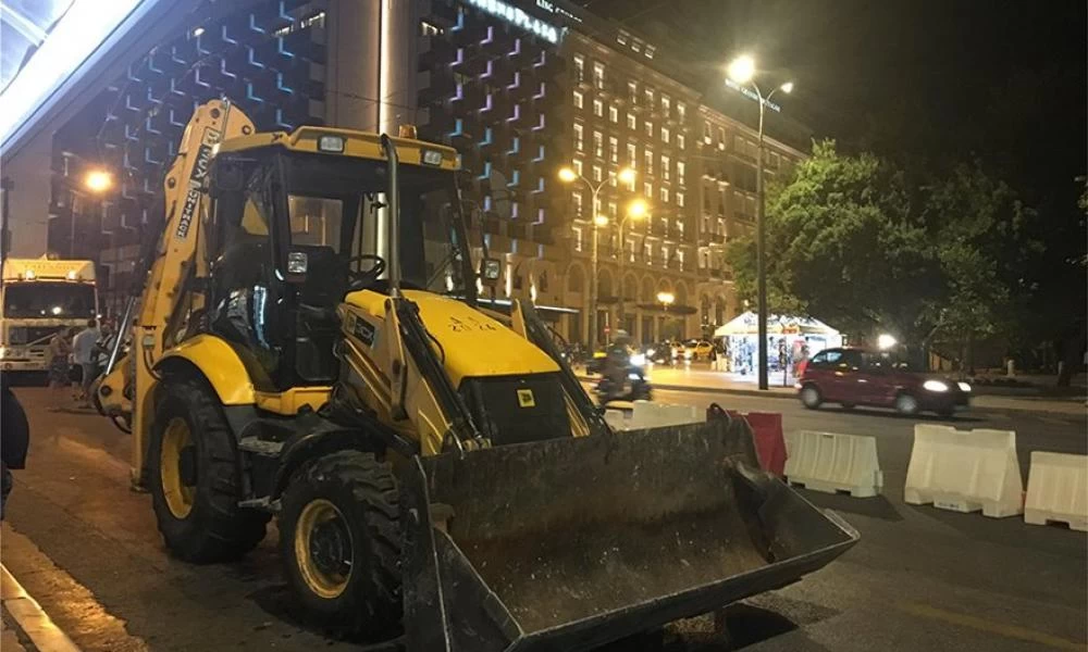 Αποβραδίς ξεκίνησαν τα έργα για την ανάπλαση του Συντάγματος (Εικόνες & Βίντεο)